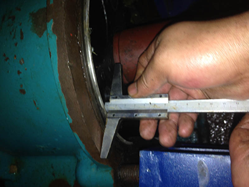 羅德工程師現場更換配件