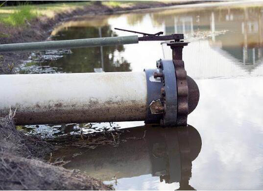 采用耐腐蝕凸輪轉子泵抽吸含油廢水。 采用耐腐蝕凸輪轉子泵抽吸含油廢水。