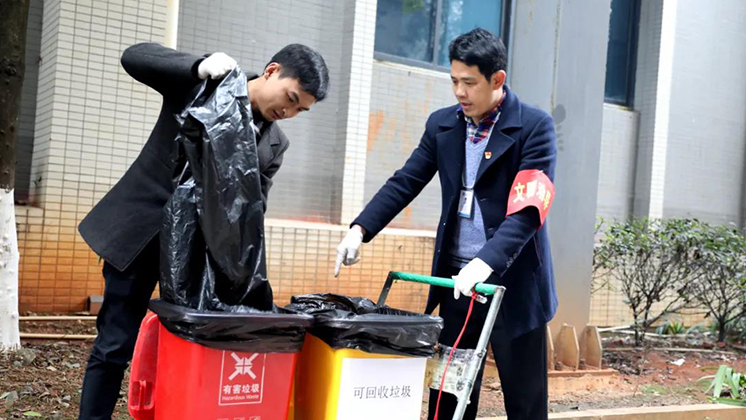 “黨員干部示范引領(lǐng)，爭做生活垃圾分類先鋒”——炬神電子黨支部主題黨日活動