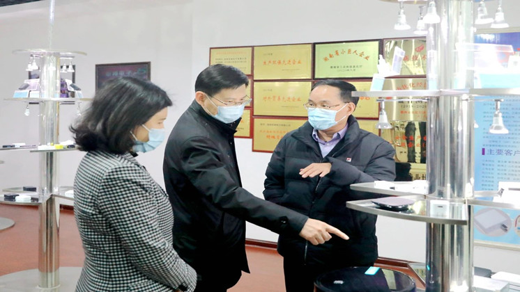 市委副書(shū)記闞保勇走訪慰問(wèn)炬神電子