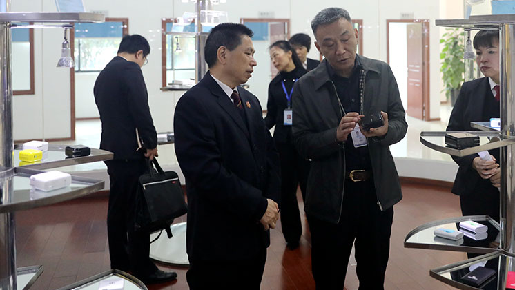 “送法進(jìn)企業(yè)、服務(wù)自貿(mào)區(qū)”——市中級(jí)人民法院為炬神電子提供優(yōu)質(zhì)司法服務(wù)